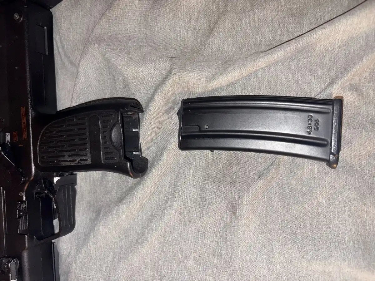 WELL R-4 MP7 clone