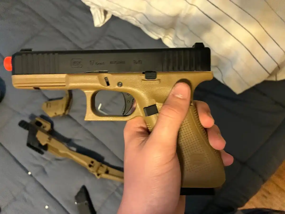 Barely used elite force glock 17 gen 5, kit, 2 mags
