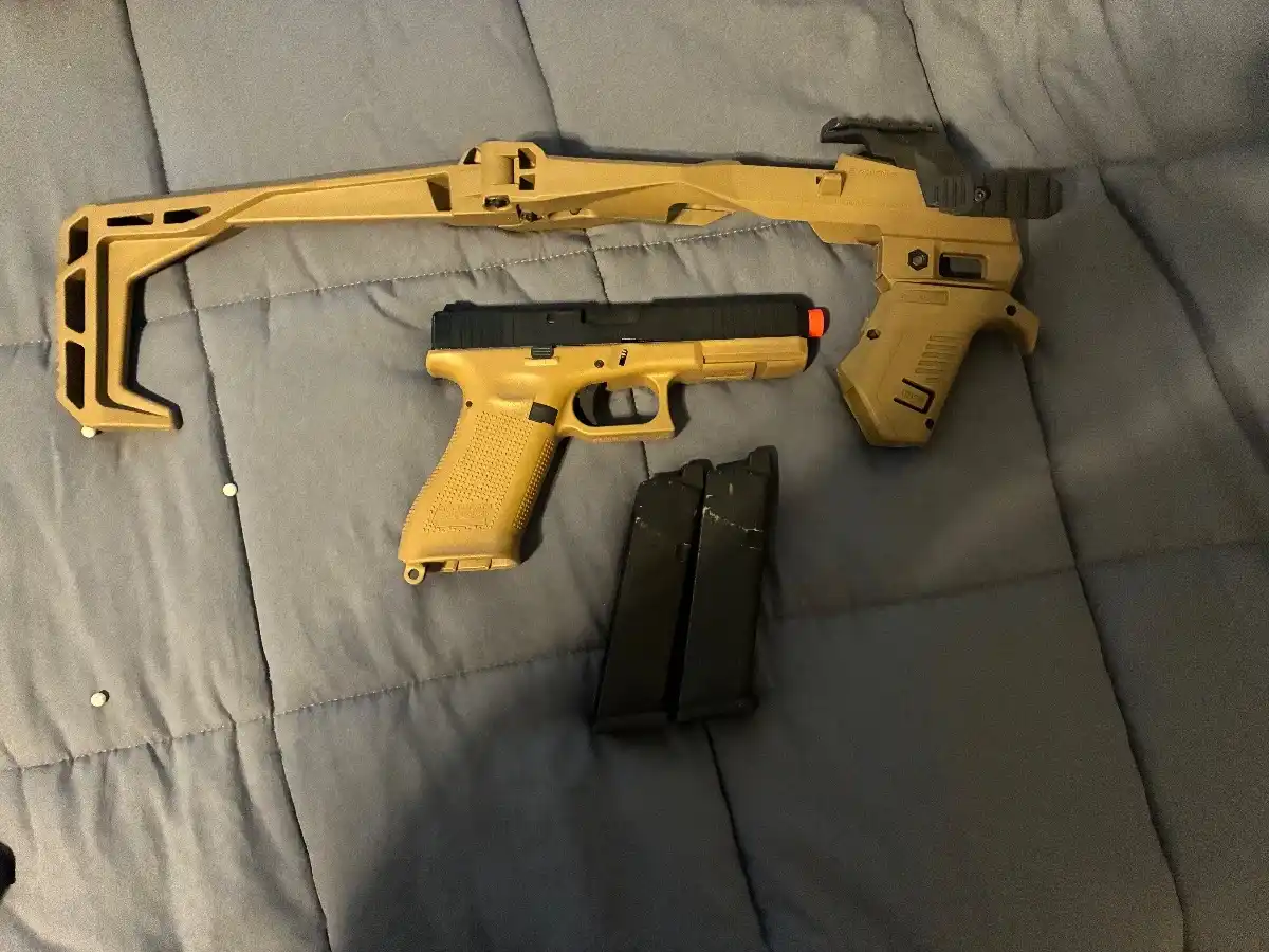 Barely used elite force glock 17 gen 5, kit, 2 mags
