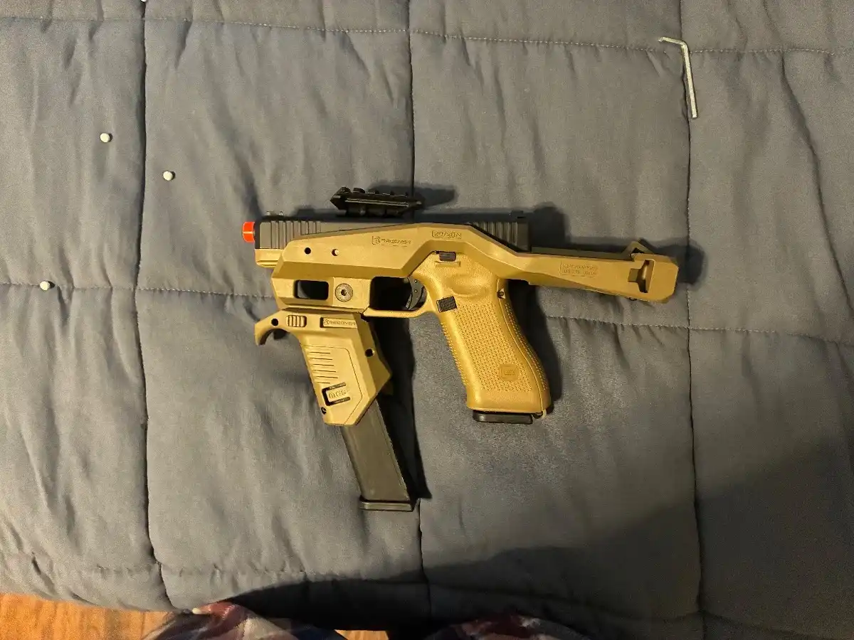 Barely used elite force glock 17 gen 5, kit, 2 mags