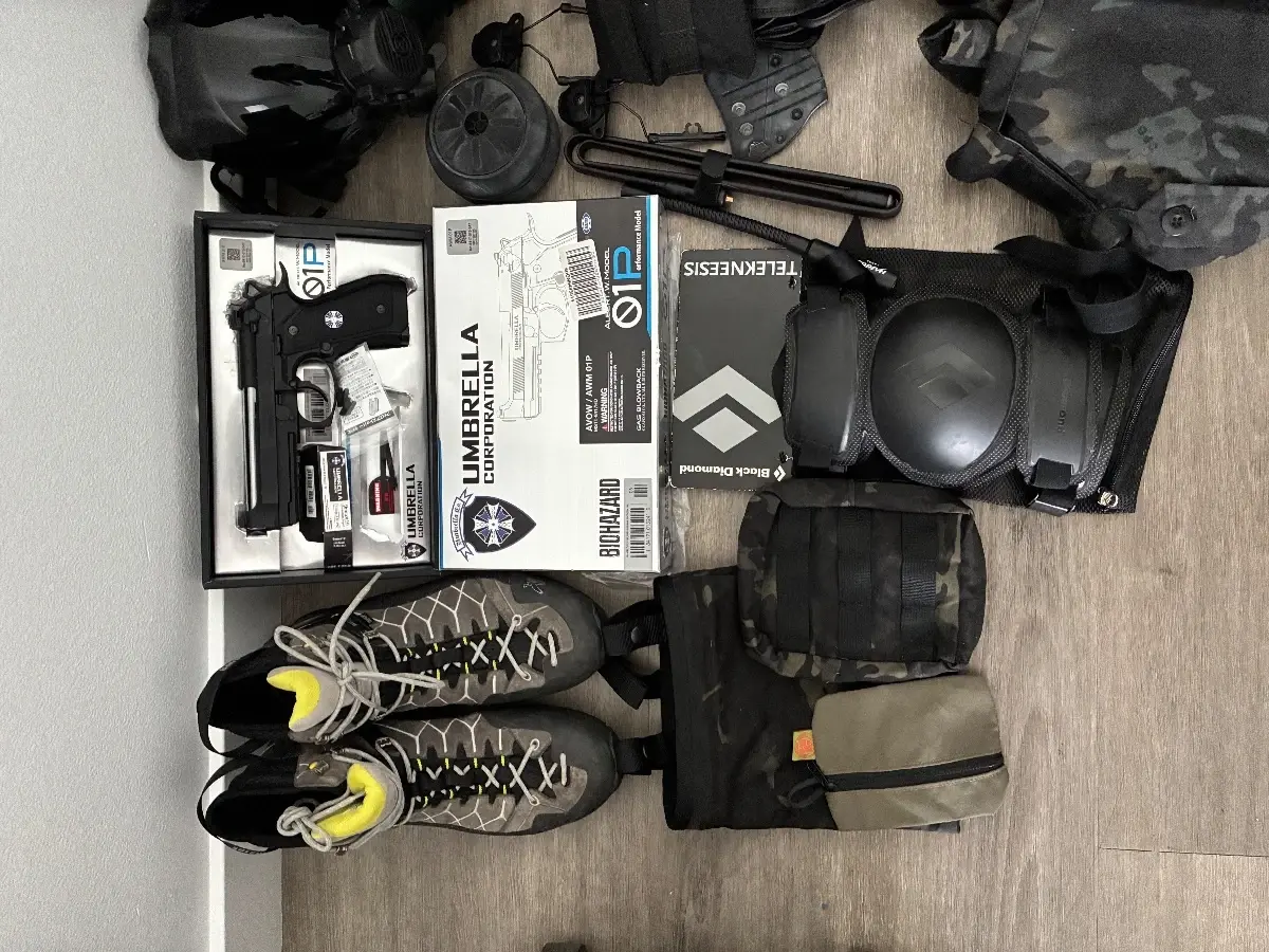 Tokyo Marui pistol and Biohazard Blue Umbrella Gear Cosplay & Airsoft gear