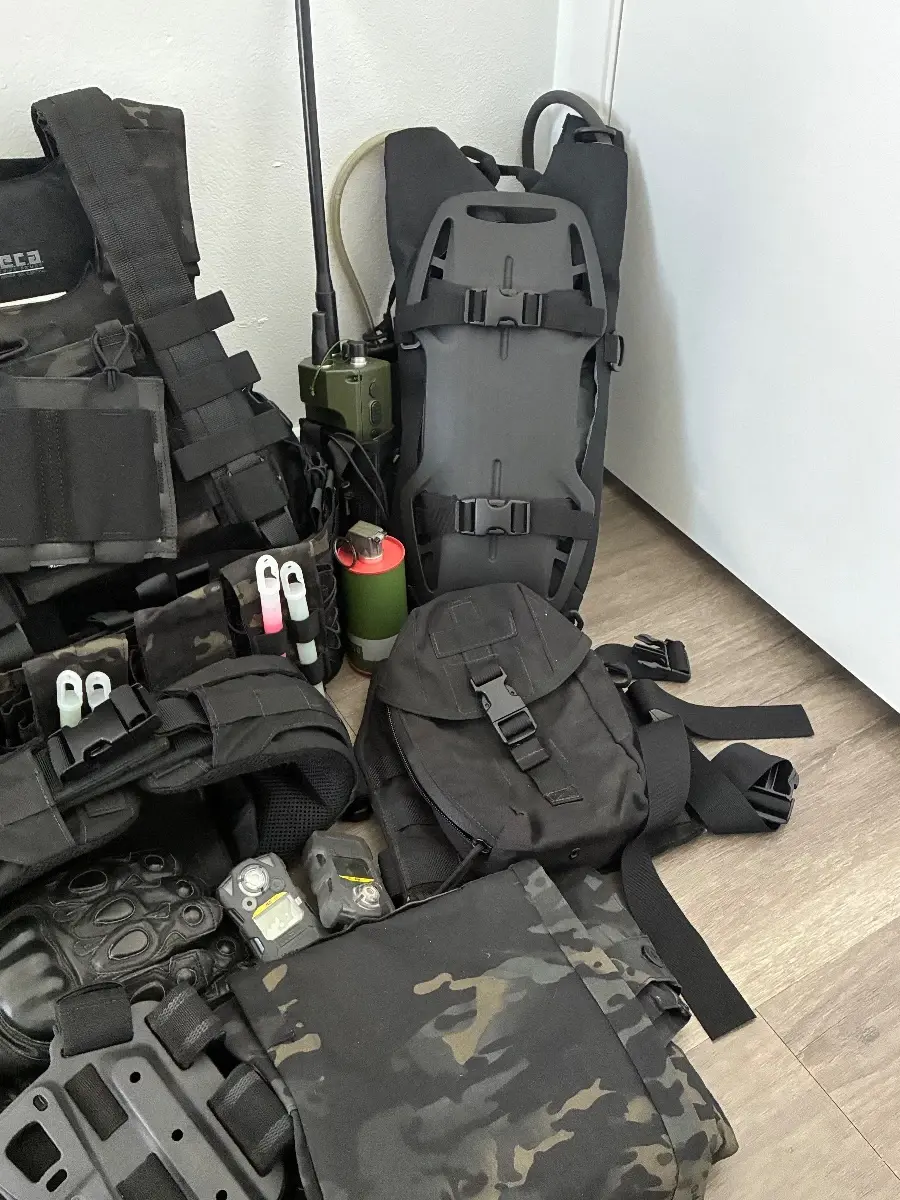 Tokyo Marui pistol and Biohazard Blue Umbrella Gear Cosplay & Airsoft gear