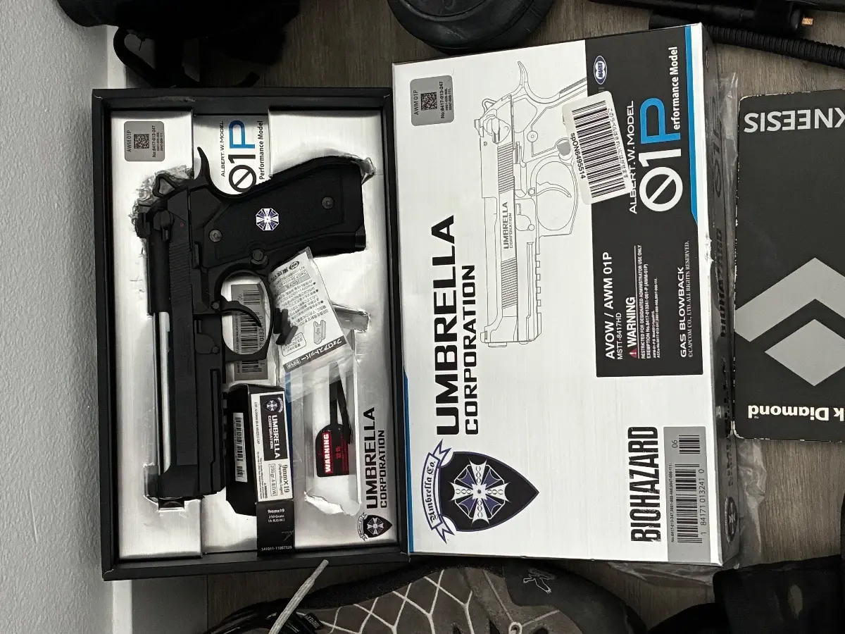 Tokyo Marui pistol and Biohazard Blue Umbrella Gear Cosplay & Airsoft gear
