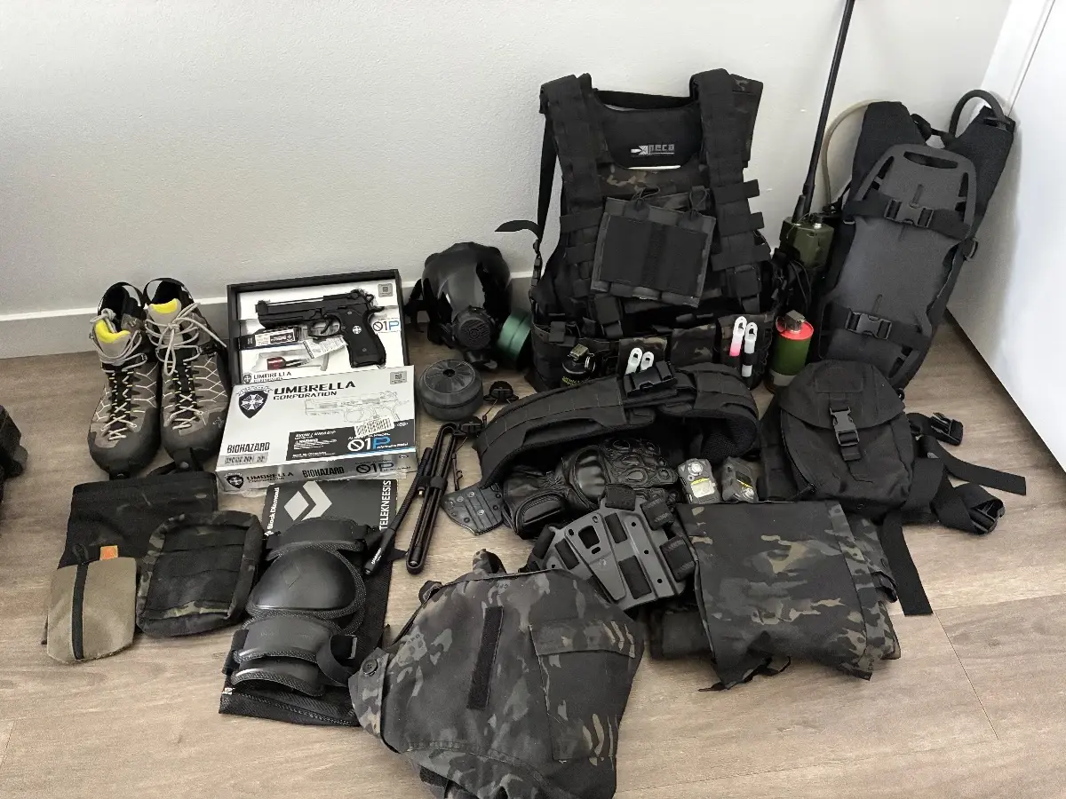 Tokyo Marui pistol and Biohazard Blue Umbrella Gear Cosplay & Airsoft gear