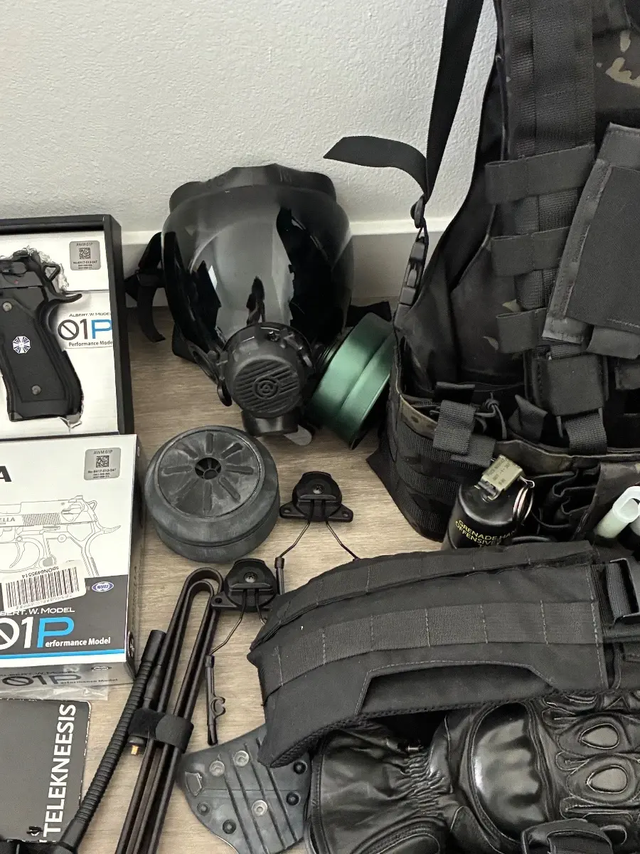 Tokyo Marui pistol and Biohazard Blue Umbrella Gear Cosplay & Airsoft gear