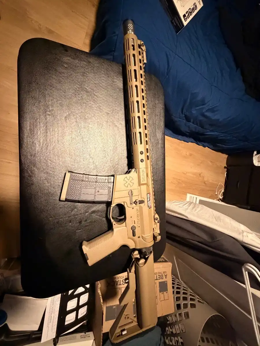 EMG Noveske Licensed N4 SBR AEG Airsoft Rifle w/ mag and 2 batteries