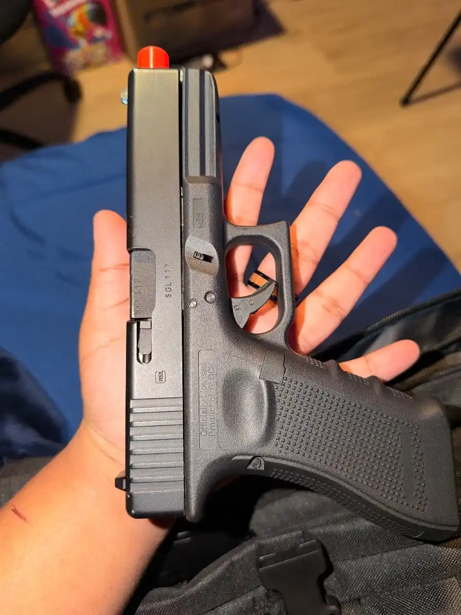 Spartan / Cybergun Licensed GLOCK 17 Gen 4 CO2 Gas Blowback Airsoft Pistol - LE / with 3 mags