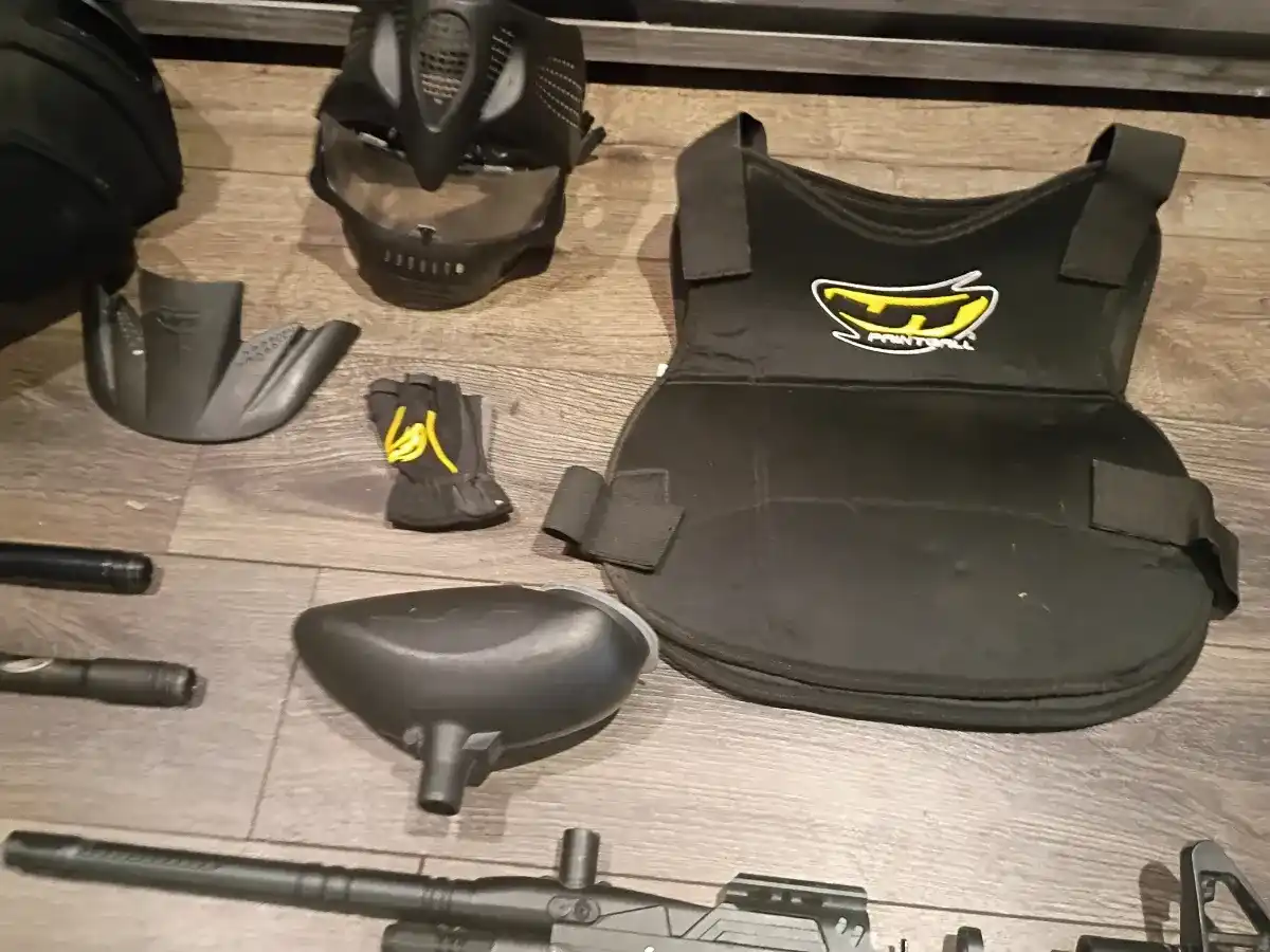 US army alpha Black and spider extra paintball guns with accessories