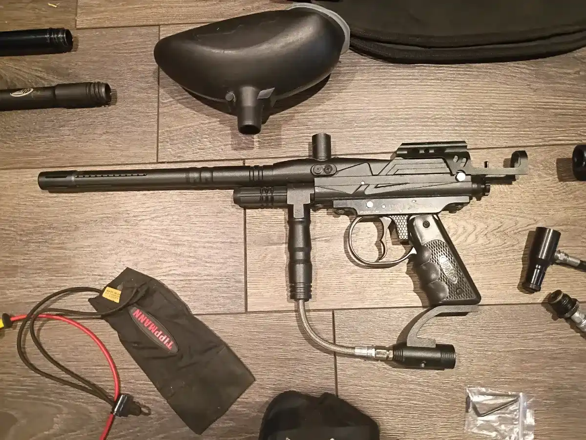 US army alpha Black and spider extra paintball guns with accessories