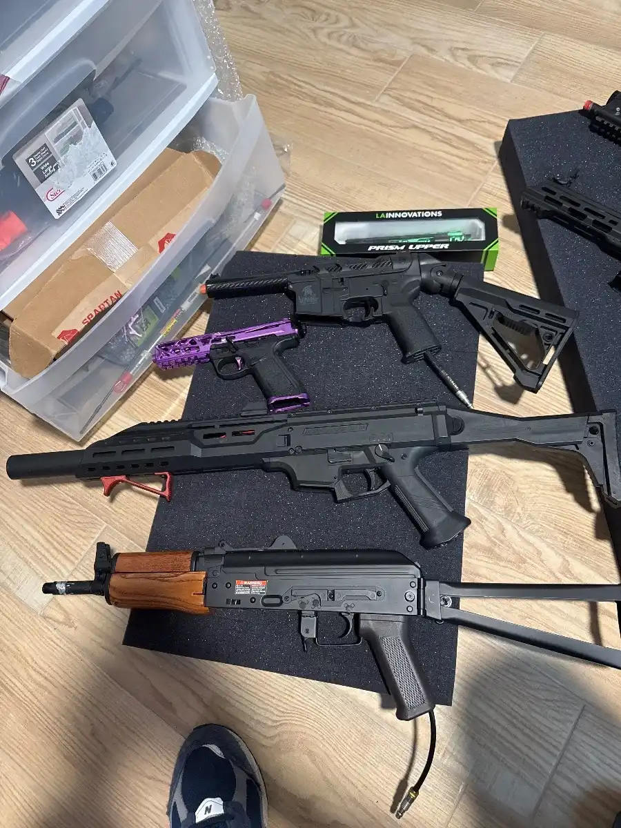 Airsoft guns