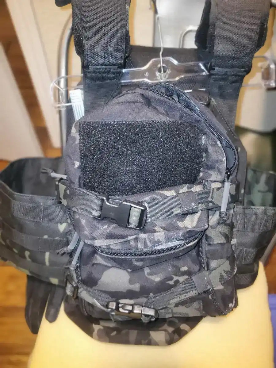 MC Black 8field Plate Carrier With Pouches
