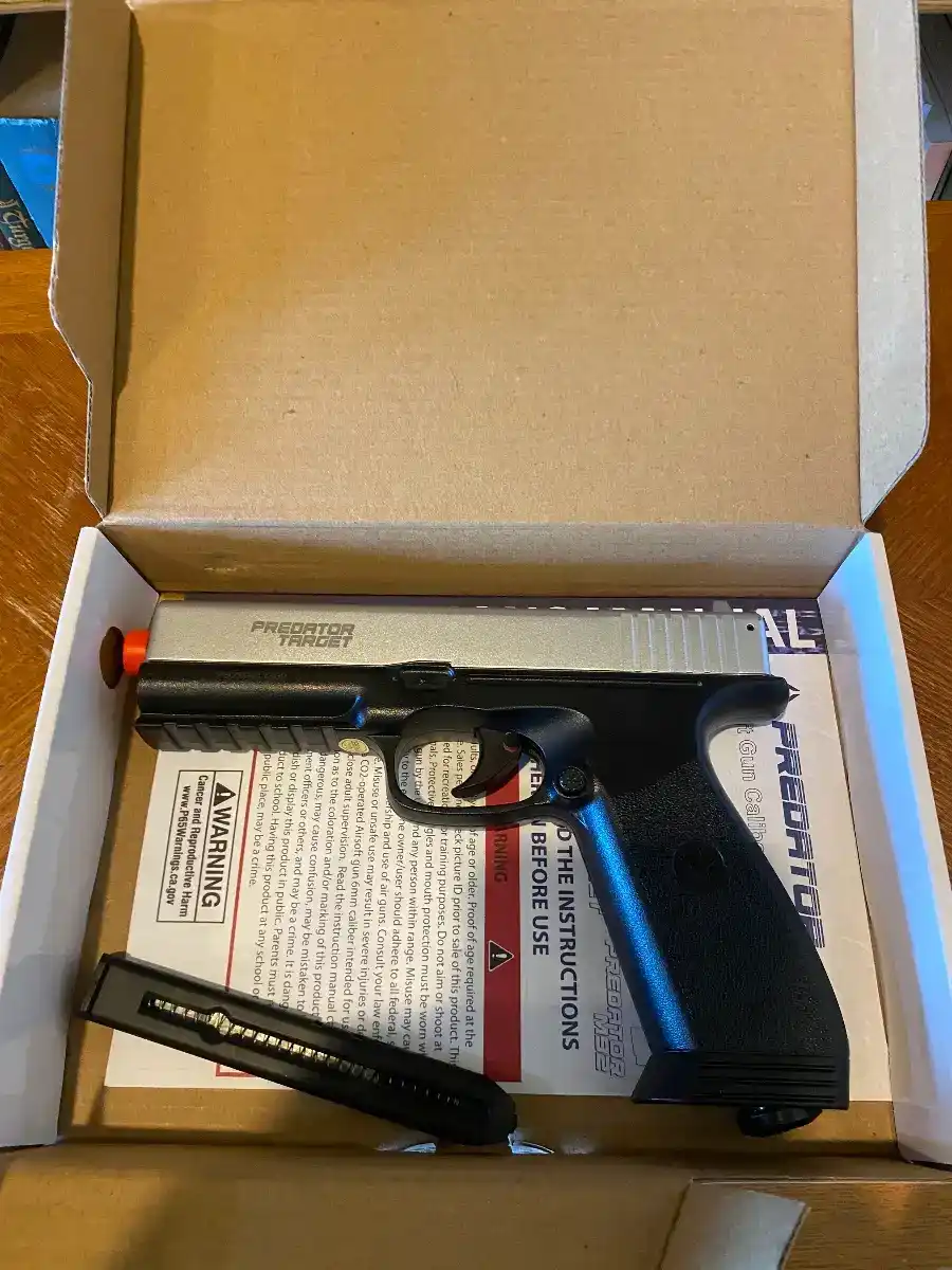 C02 non blowback pistol BRAND-NEW