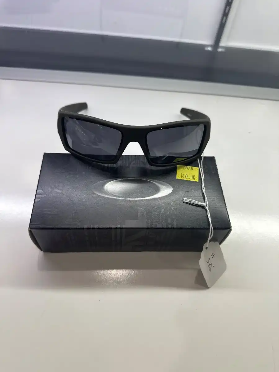 Oakley Cherokee