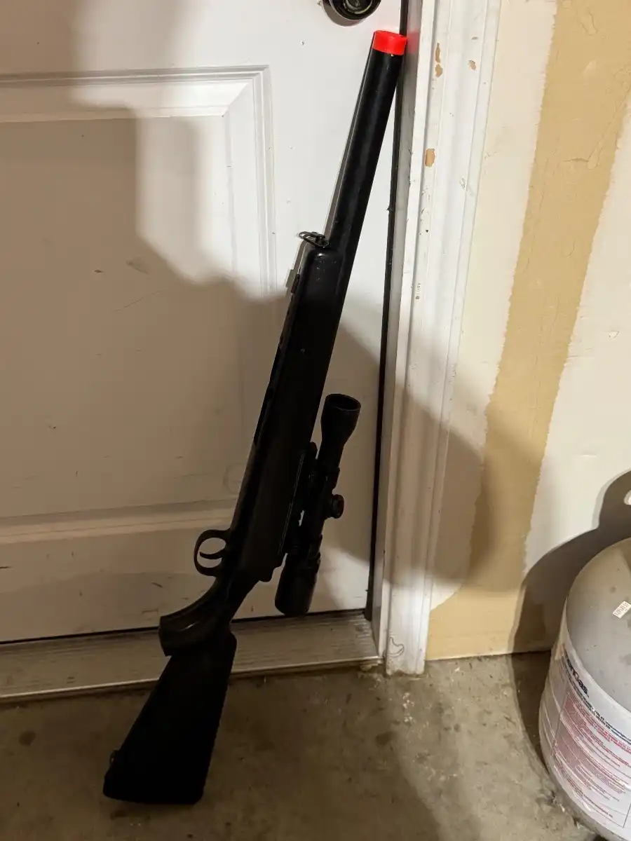 GameFace Snipe with 2 mags, a E.F. M4 speedloader, and scope