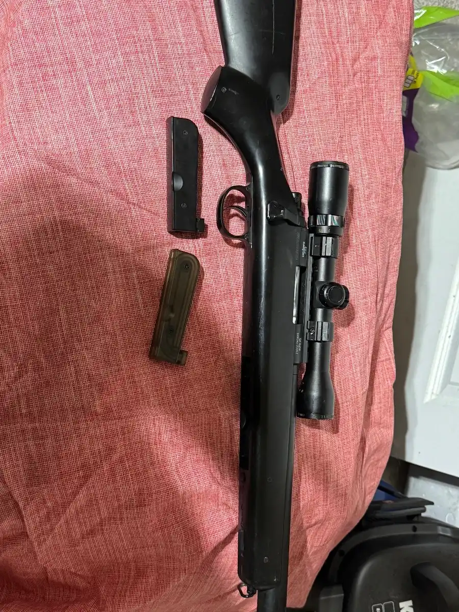 GameFace Snipe with 2 mags, a E.F. M4 speedloader, and scope