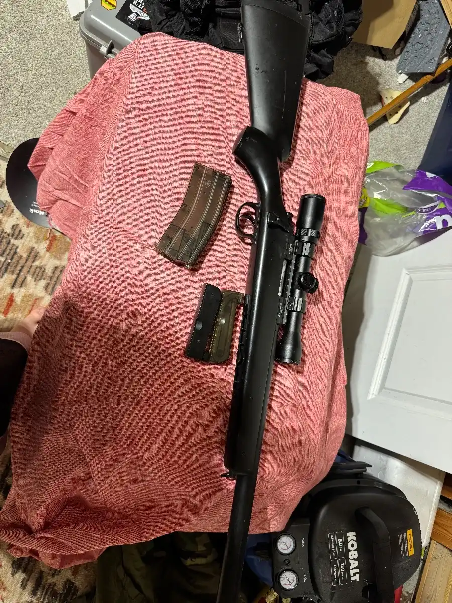 GameFace Snipe with 2 mags, a E.F. M4 speedloader, and scope
