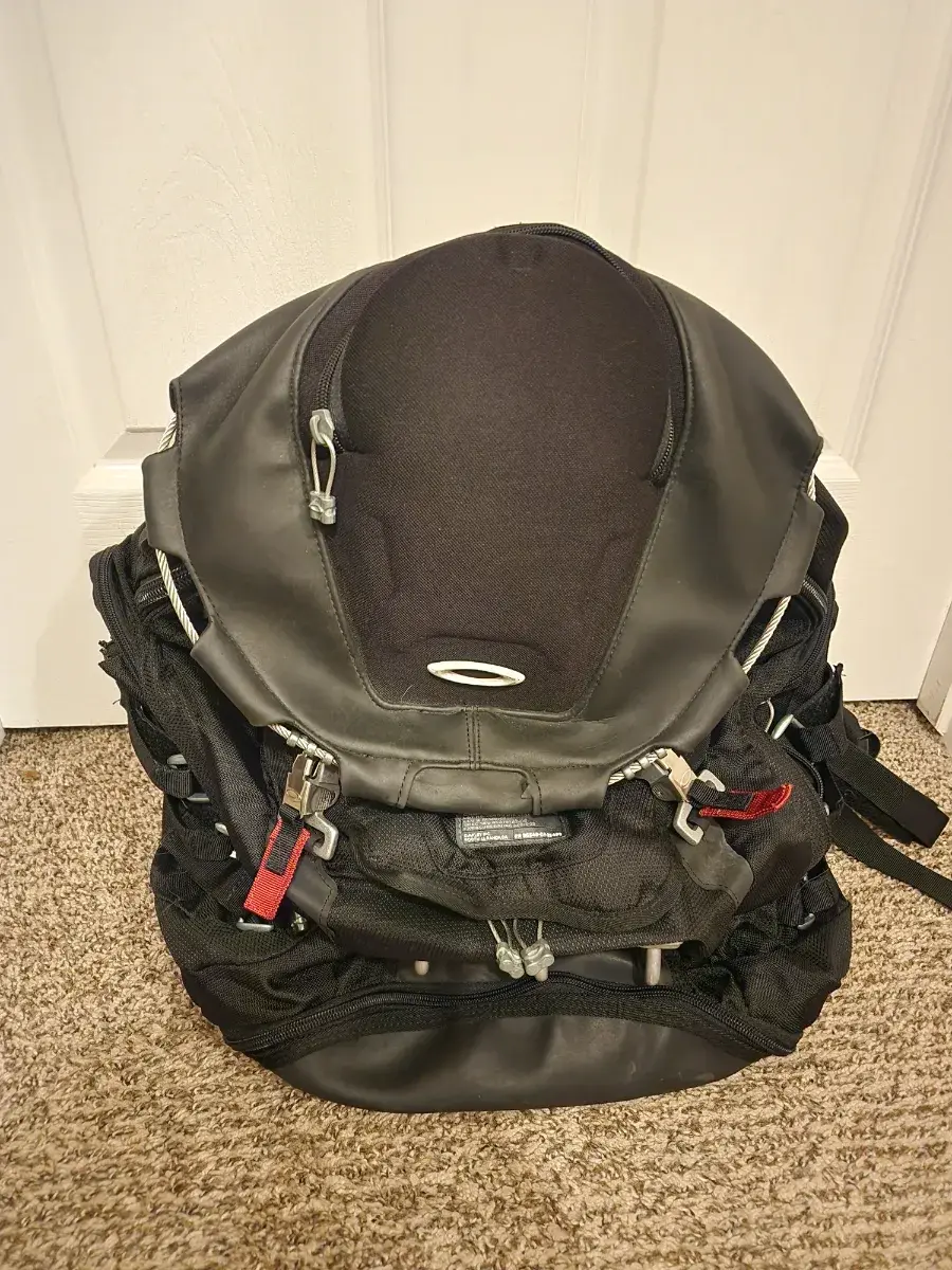 Oakley Kitchen Sink 35L backpack